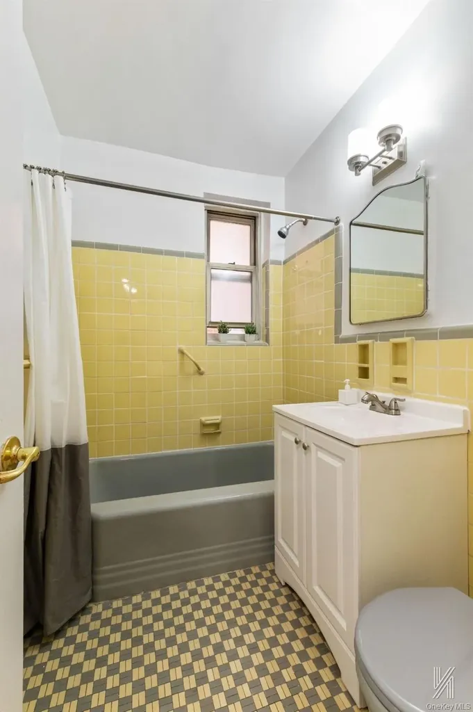 79-10 34th Avenue Jackson Heights NY 11372