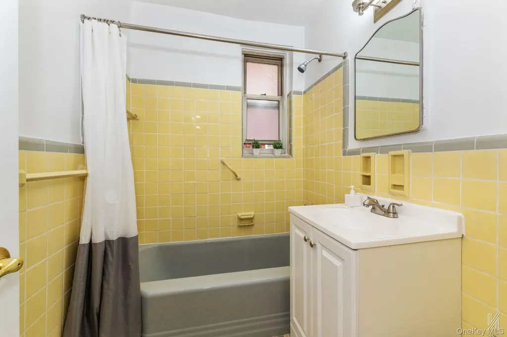 79-10 34th Avenue Jackson Heights NY 11372