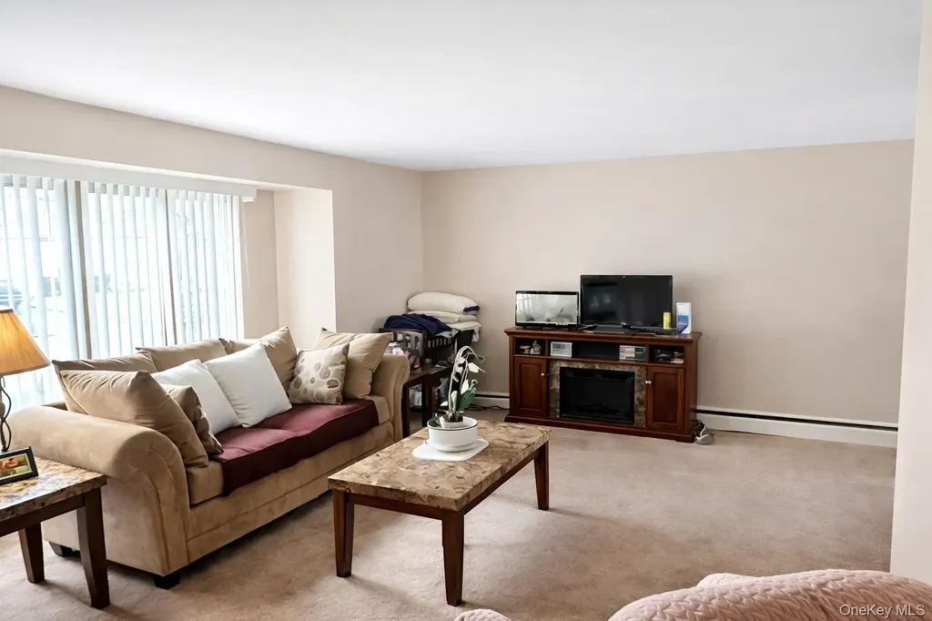 10 Wisteria Way Commack NY 11725