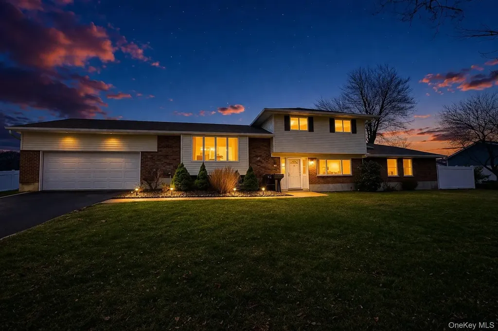 10 Wisteria Way Commack NY 11725