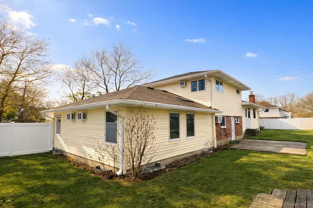 10 Wisteria Way Commack NY 11725