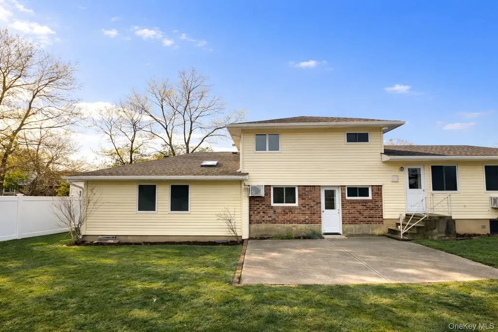 10 Wisteria Way Commack NY 11725