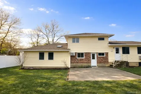 10 Wisteria Way Commack NY 11725