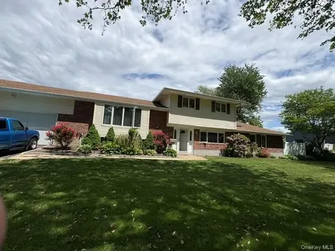 10 Wisteria Way Commack NY 11725
