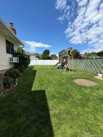10 Wisteria Way Commack NY 11725