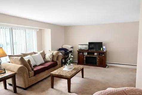 10 Wisteria Way Commack NY 11725