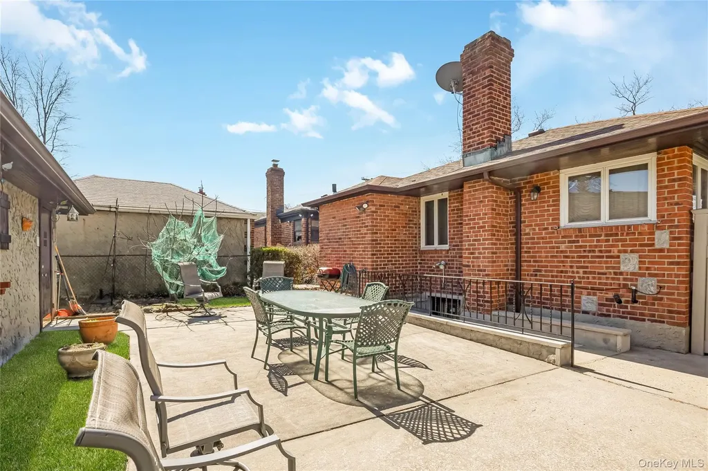 7-03 147th Street Whitestone NY 11357