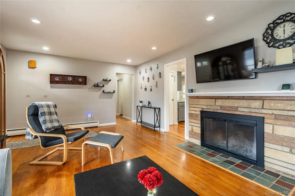 29 Rombout Ridge Road Poughkeepsie NY 12603