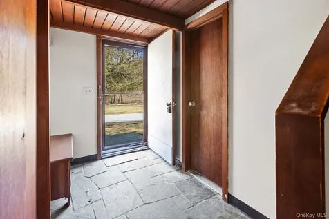 304 Lake Lodge Drive Pleasant Valley NY 12569