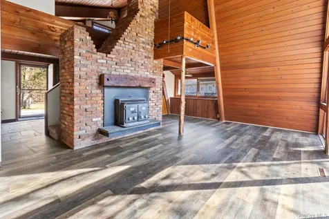 304 Lake Lodge Drive Pleasant Valley NY 12569