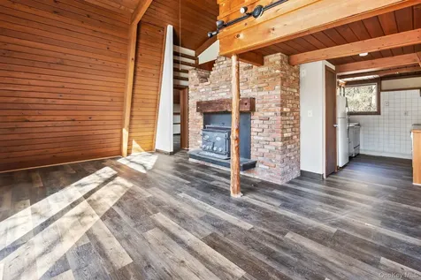 304 Lake Lodge Drive Pleasant Valley NY 12569