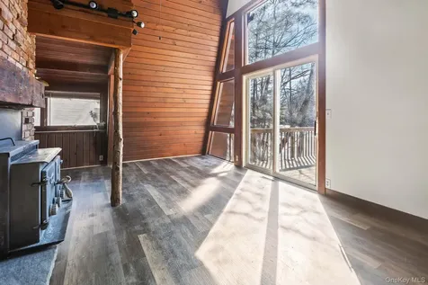 304 Lake Lodge Drive Pleasant Valley NY 12569