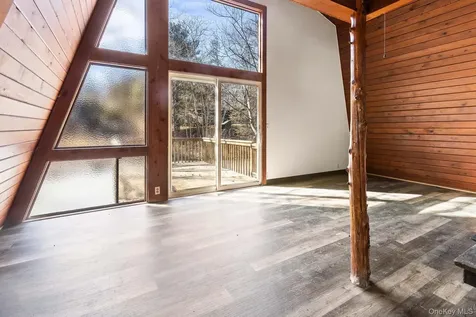 304 Lake Lodge Drive Pleasant Valley NY 12569