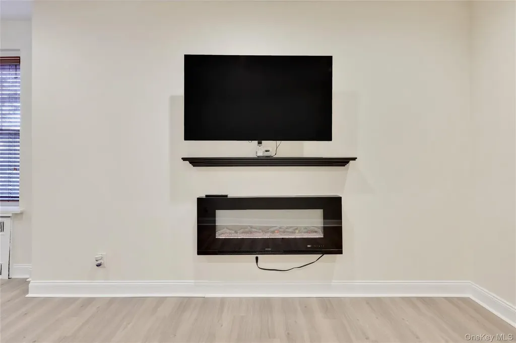 819 Broadway Woodmere NY 11598