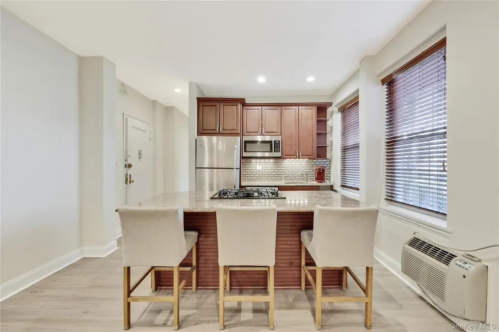 819 Broadway Woodmere NY 11598