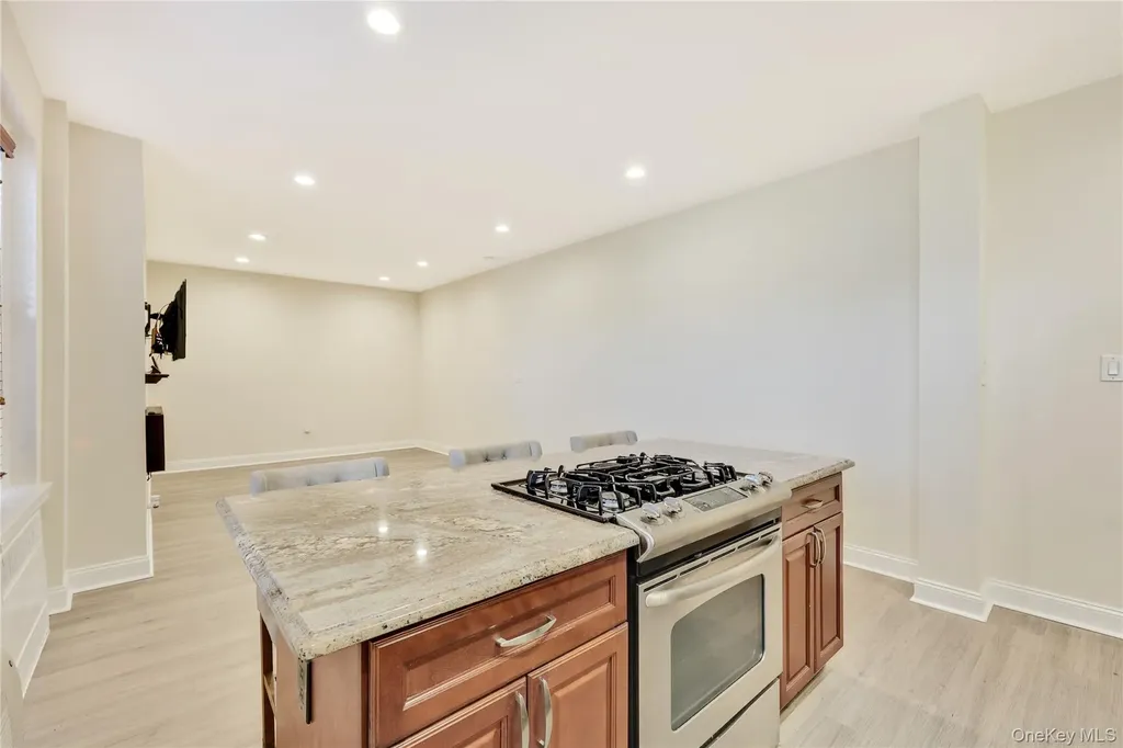 819 Broadway Woodmere NY 11598