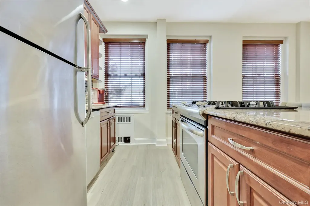 819 Broadway Woodmere NY 11598