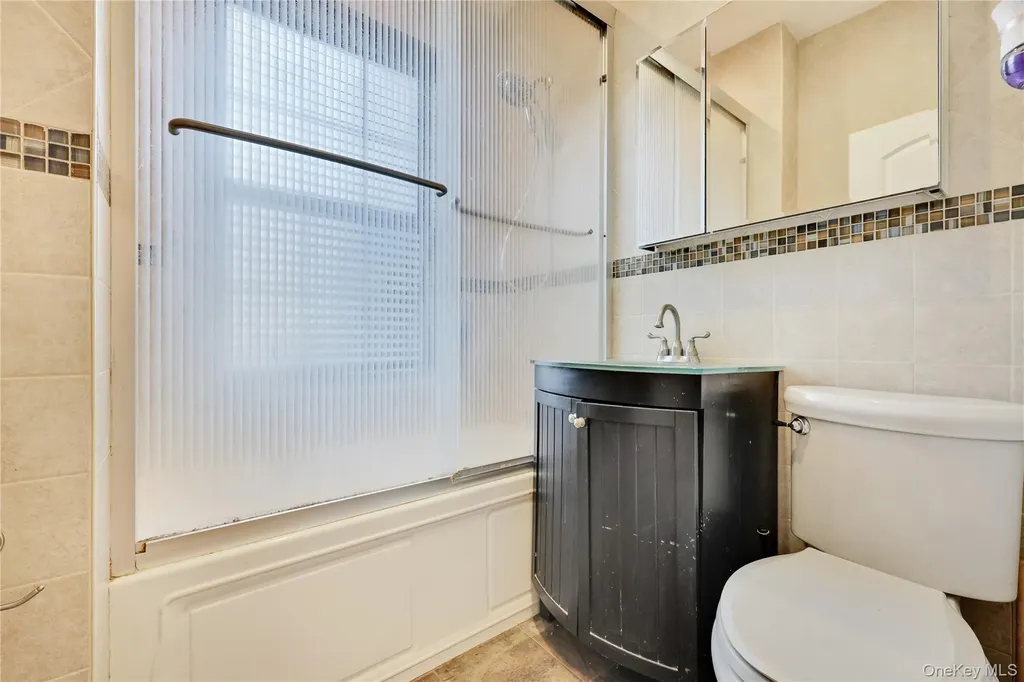 819 Broadway Woodmere NY 11598