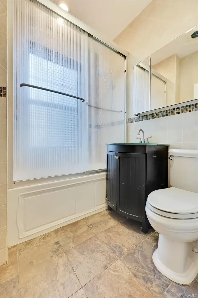 819 Broadway Woodmere NY 11598