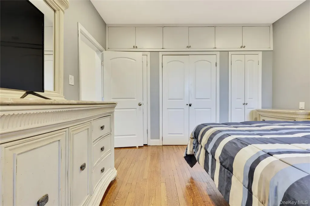 819 Broadway Woodmere NY 11598