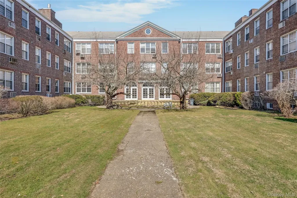 819 Broadway Woodmere NY 11598