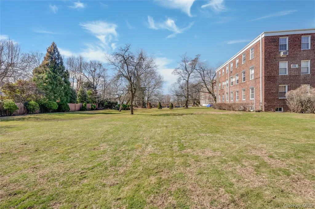 819 Broadway Woodmere NY 11598