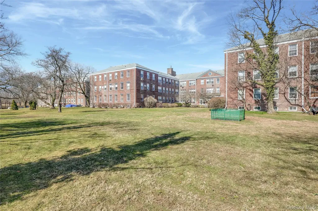 819 Broadway Woodmere NY 11598
