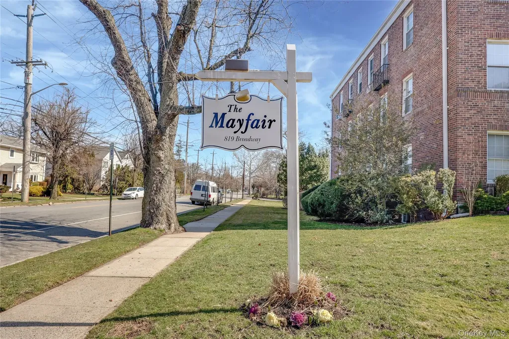 819 Broadway Woodmere NY 11598