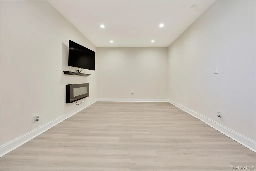 819 Broadway Woodmere NY 11598