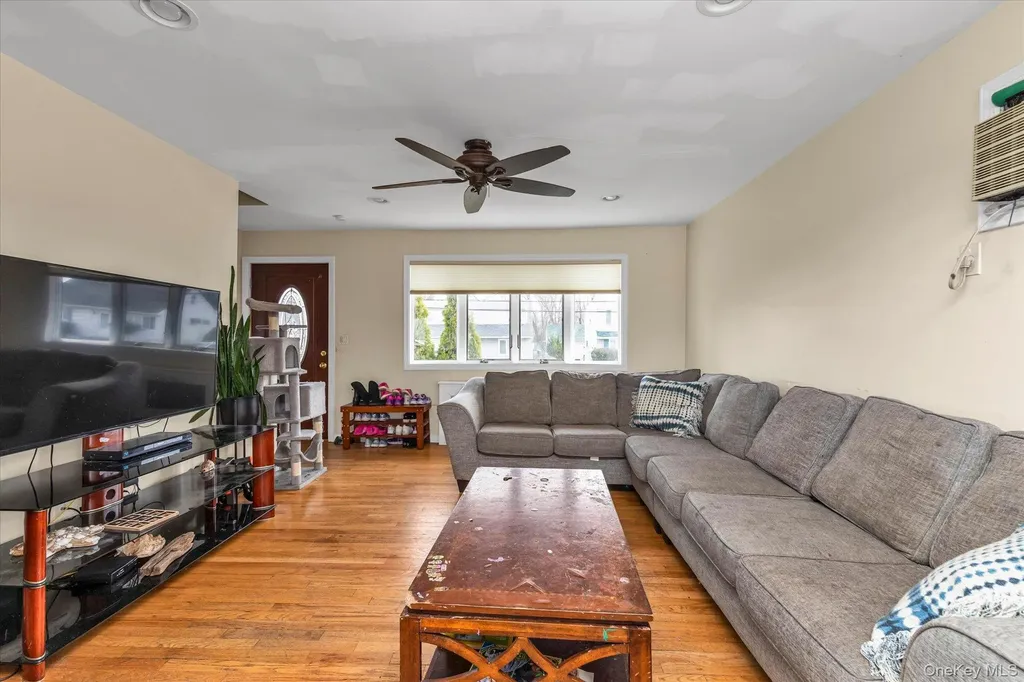 2542 Wantagh Avenue Wantagh NY 11793