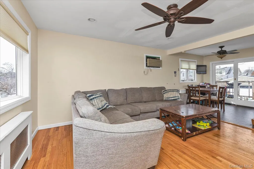 2542 Wantagh Avenue Wantagh NY 11793