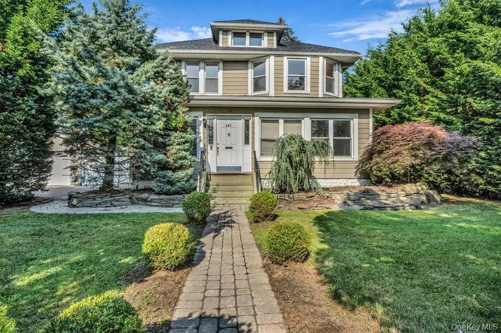 643 Deer Park Avenue Babylon NY 11702