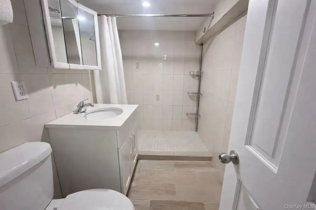 74-25 64th Place Ridgewood NY 11385