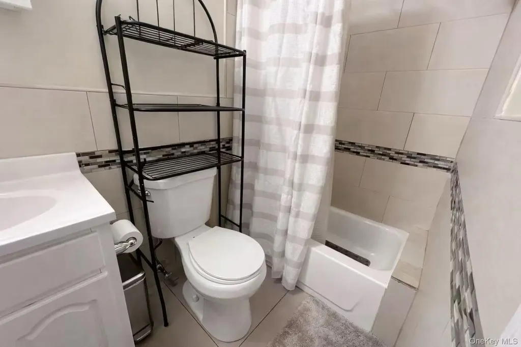 74-25 64th Place Ridgewood NY 11385
