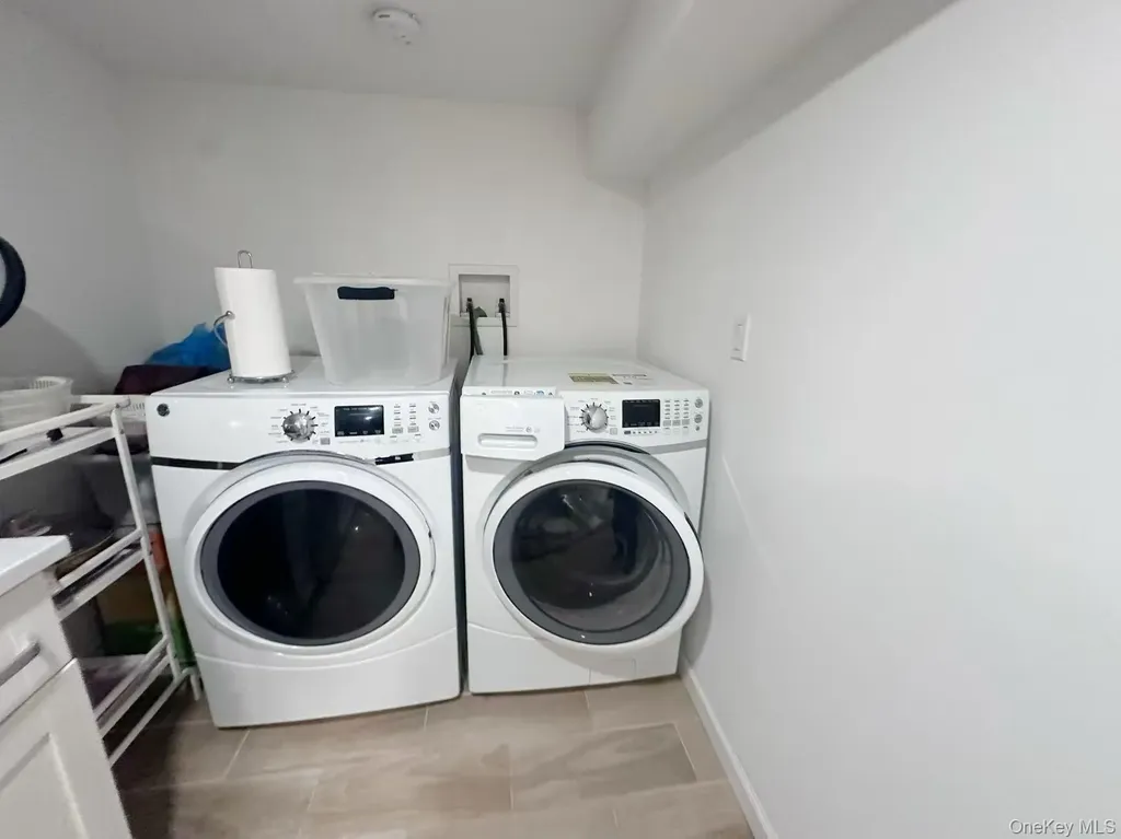 74-25 64th Place Ridgewood NY 11385