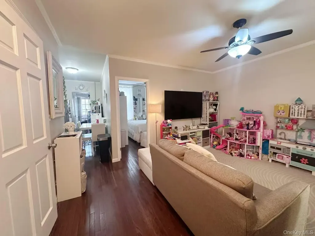 74-25 64th Place Ridgewood NY 11385
