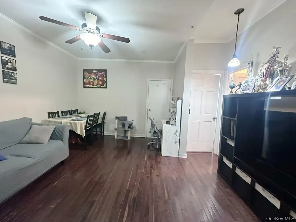 74-25 64th Place Ridgewood NY 11385
