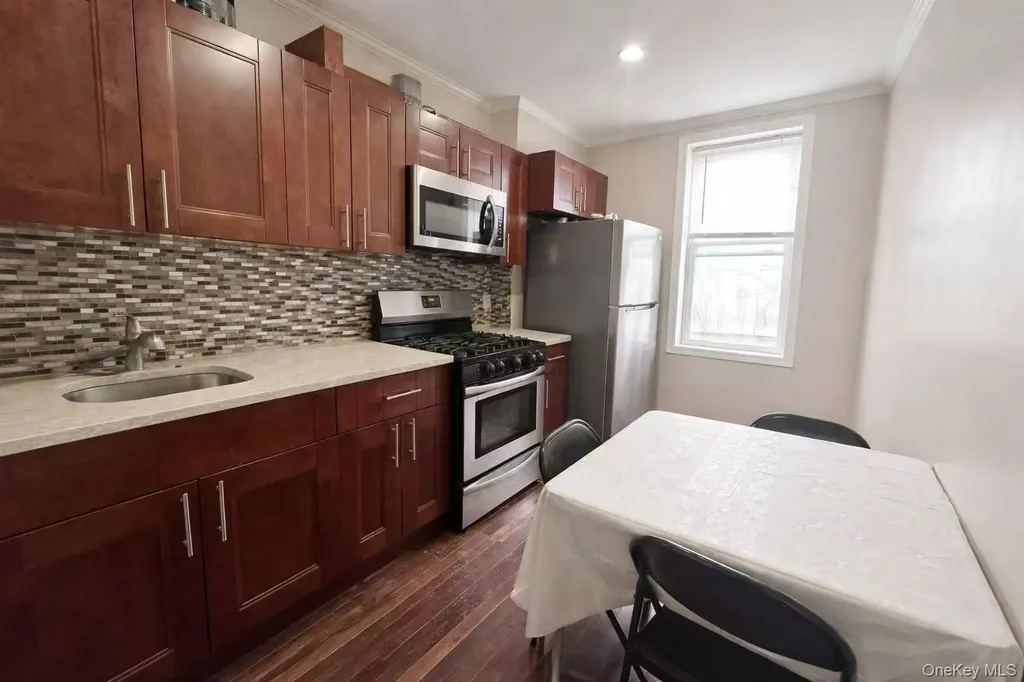 74-25 64th Place Ridgewood NY 11385