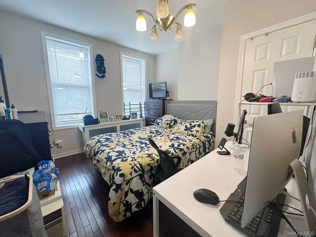 74-25 64th Place Ridgewood NY 11385