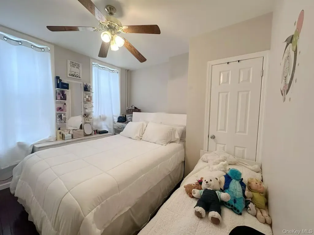 74-25 64th Place Ridgewood NY 11385