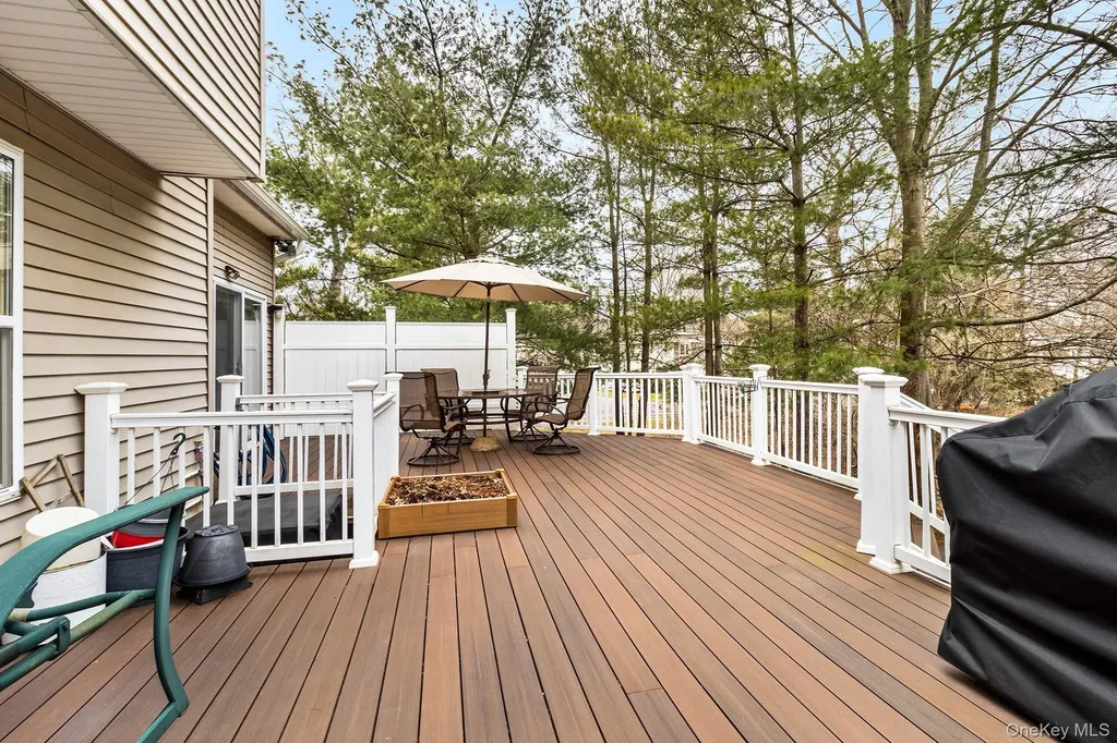 1 Northridge Circle Huntington NY 11743