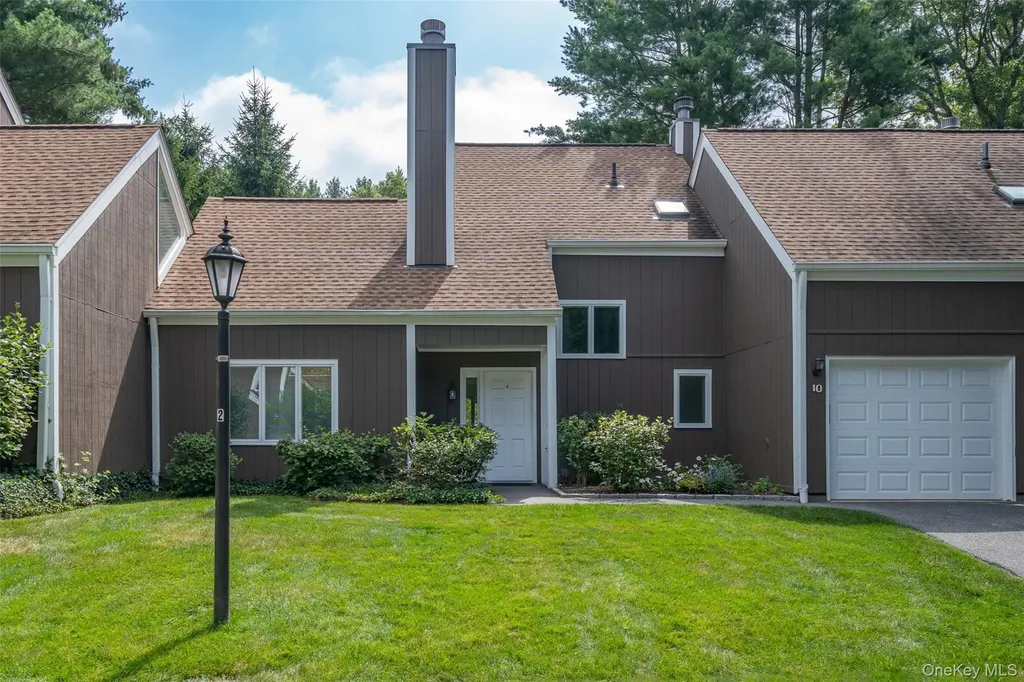 10 Grove Mews Chappaqua NY 10514