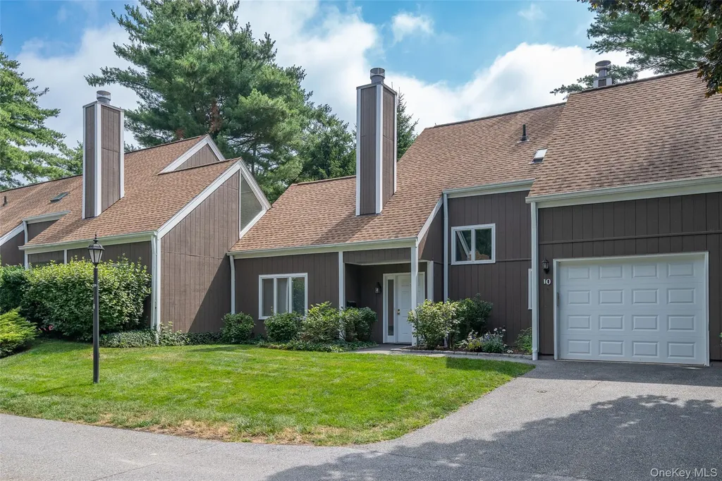 10 Grove Mews Chappaqua NY 10514