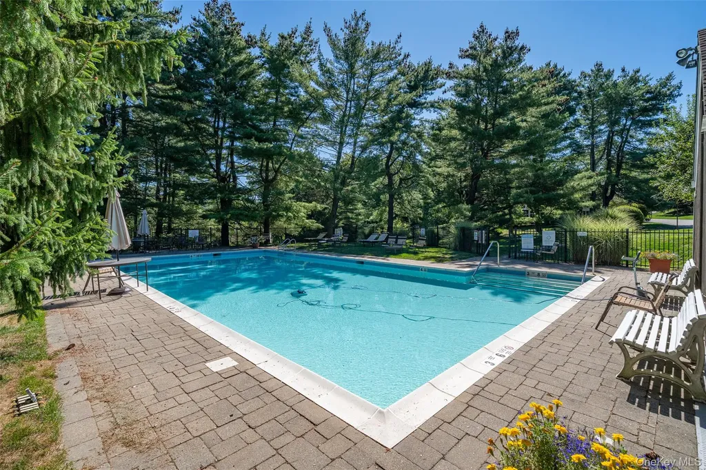 10 Grove Mews Chappaqua NY 10514