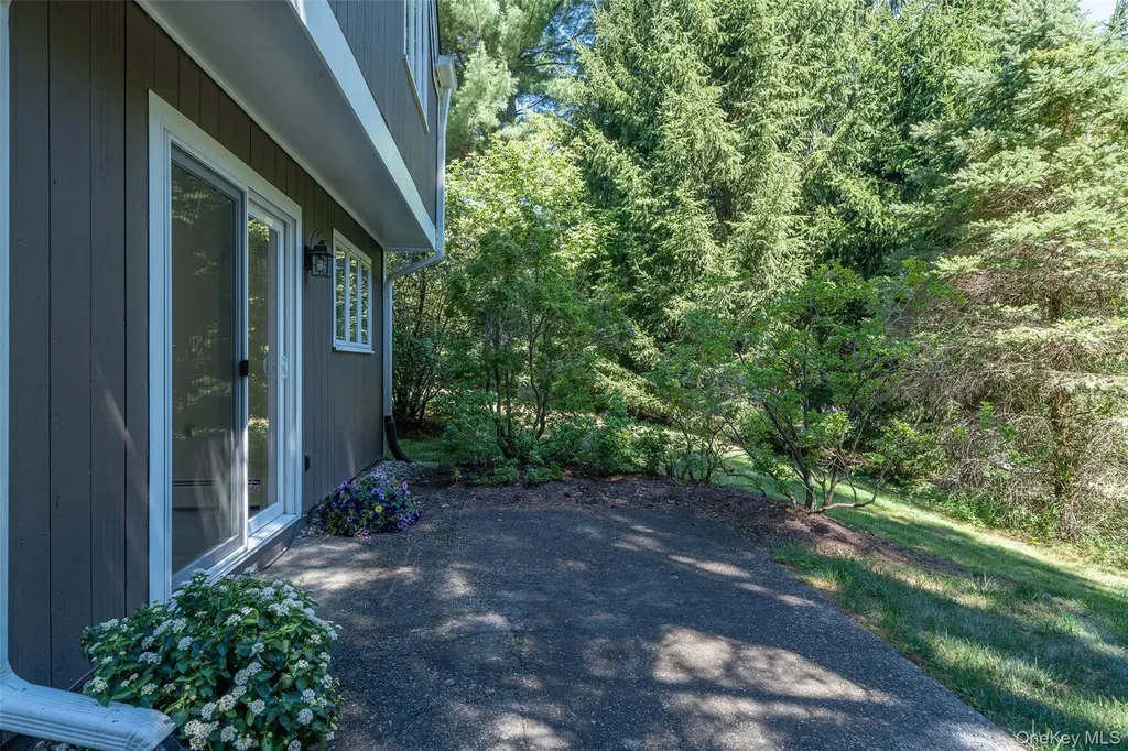 10 Grove Mews Chappaqua NY 10514