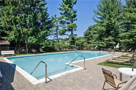 10 Grove Mews Chappaqua NY 10514