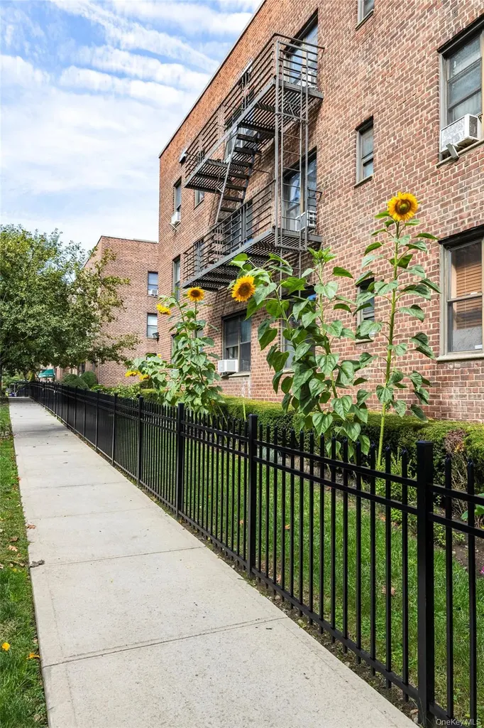 5225 39th Road Woodside NY 11377