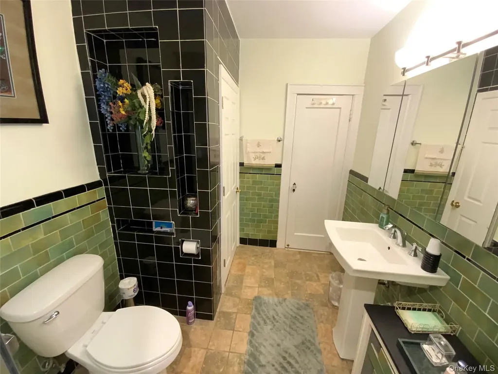 4705 189th Street Flushing NY 11358