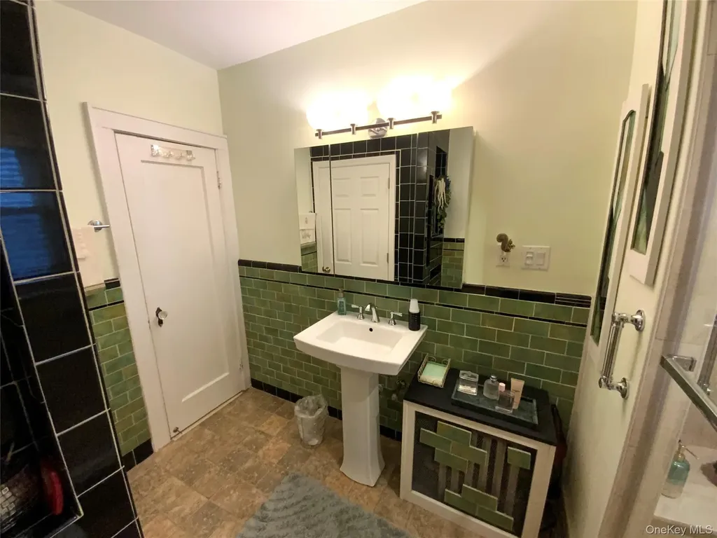 4705 189th Street Flushing NY 11358