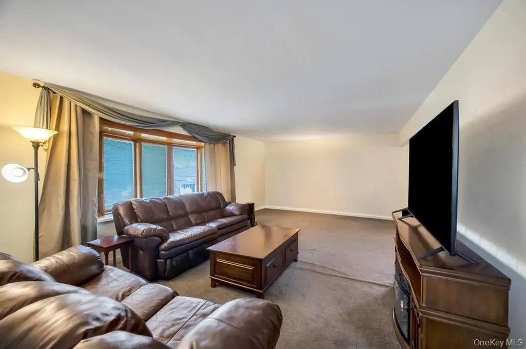 644 Broadway Road Bethpage NY 11714